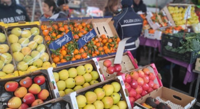 Lavoro nero al mercato di Busto