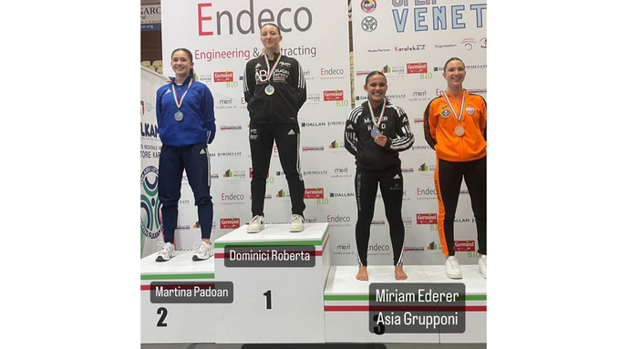 Roberta Dominici sul gradino più alto del podio. Sotto: medaglie per Aurora Fanelli e Alessandra Bossi