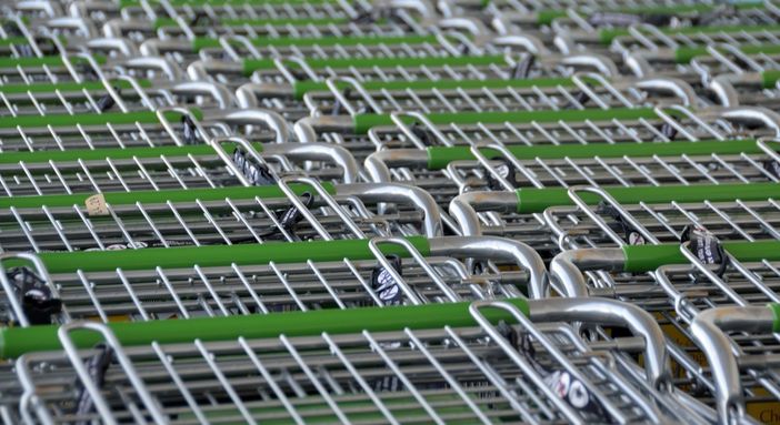 Fare la spesa è diventato sempre più difficile per troppe famiglie