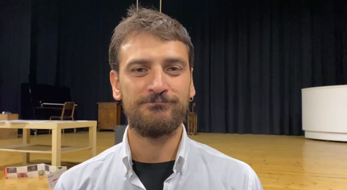 Folgorato a 12 anni su palco: «Ecco perché il teatro insegna ai ragazzi a crescere»