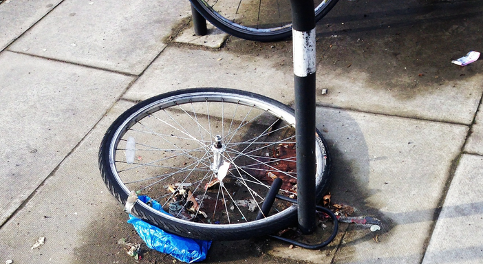 Lasciava a piedi gli studenti pendolari della stazione: bloccato ladro di bici