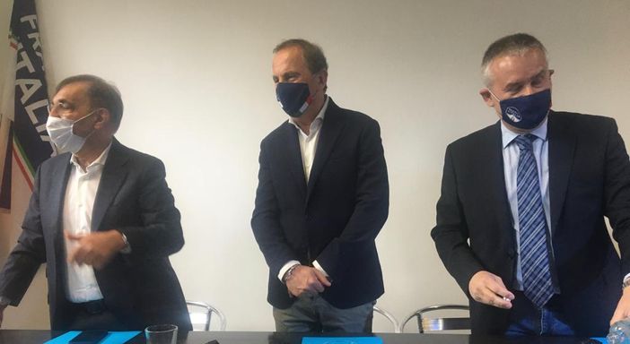 Antonelli con La Russa e Nardi. Sotto, Gualandris, Tovaglieri e Speroni (Lega)