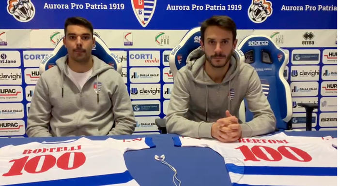 Boffelli e Bertoni con le maglie biancoblù