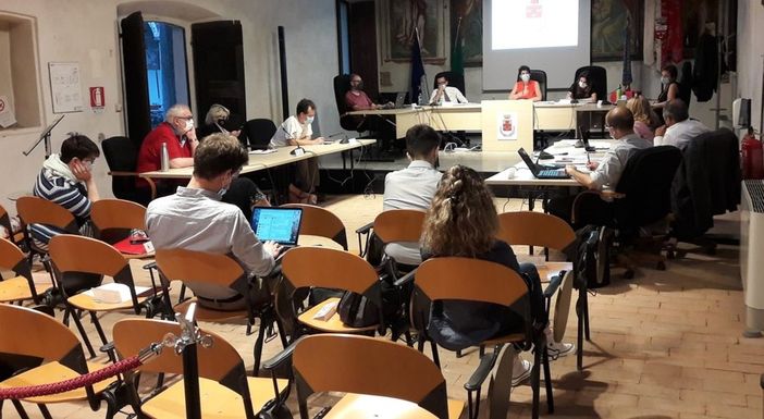 Lonate Pozzolo, il giudizio della Lega sul Consiglio comunale: ridicolo Lonate Pozzolo, il giudizio della Lega sul Consiglio comunale: ridicolo