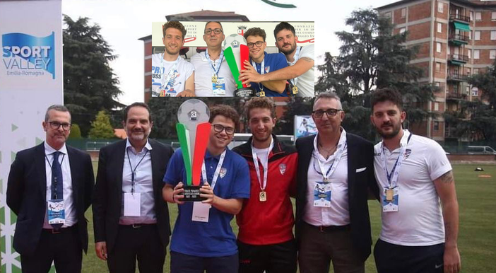 La gioia di stringere la Coppa: la stella della Primavera della Pro Patria splende più che mai