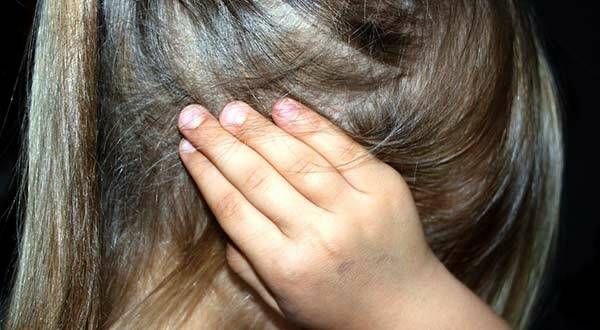 Ubriaco lascia la figlia di 3 anni sola in casa per aggredire la ex: arrestato