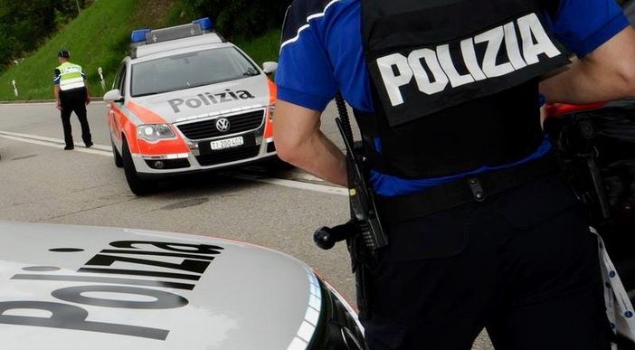 Trovato con ecstasy e cocaina sul treno dall'Italia: ventenne in manette in Canton Ticino Trovato con ecstasy e cocaina sul treno dall'Italia: ventenne in manette in Canton Ticino