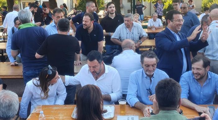 VIDEO. Salvini a Caronno Varesino saluta sindaci e militanti