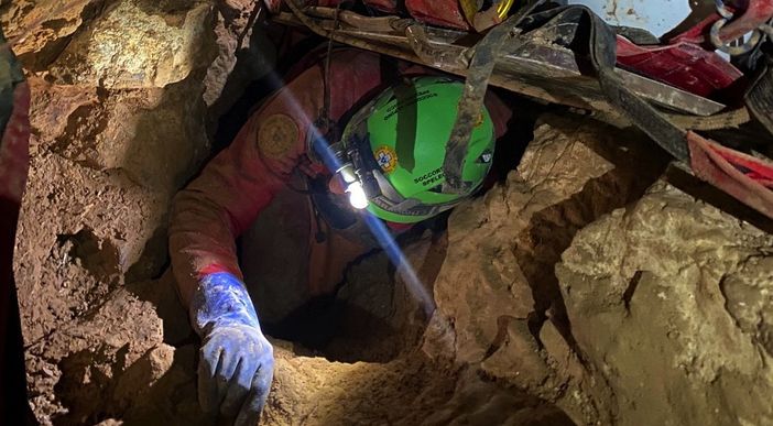FOTO. Soccorso alpino speleologico, esercitazione a 360 metri di profondità al Campo dei Fiori