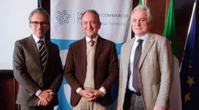 Camera di Commercio e Agenzia delle Dogane: sinergie a favore delle imprese Camera di Commercio e Agenzia delle Dogane: sinergie a favore delle imprese