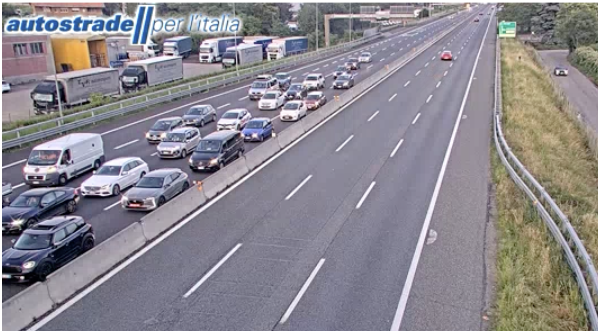 Le code in direzione Varese viste dalla webcam di Autostrade per l'Italia Le code in direzione Varese viste dalla webcam di Autostrade per l'Italia