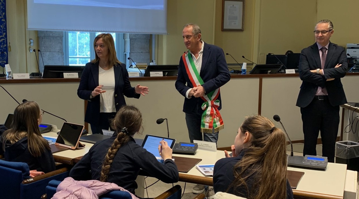 "Il Comune spiegato ai ragazzi”: continua il progetto di educazione civica che avvicina gli studenti "Il Comune spiegato ai ragazzi”: continua il progetto di educazione civica che avvicina gli studenti