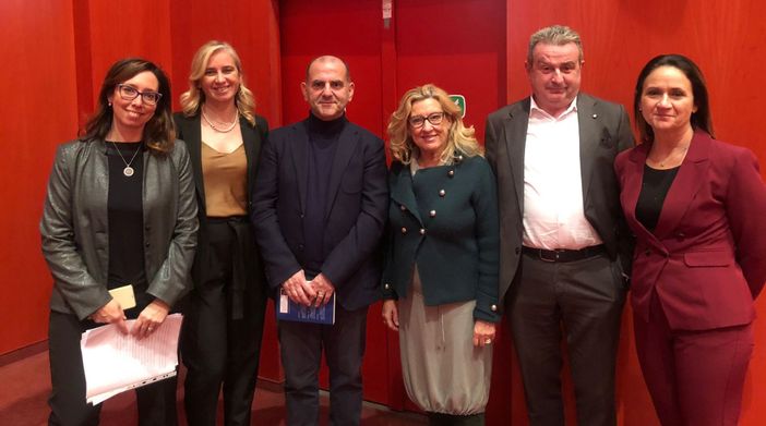 «Educhiamo i ragazzi a riflettere: la parola può anche infilzare il cuore e distruggere»