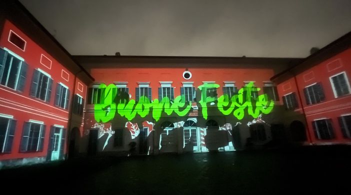 Il Comune di Castellanza addobbato a feste con il videomapping Il Comune di Castellanza addobbato a feste con il videomapping
