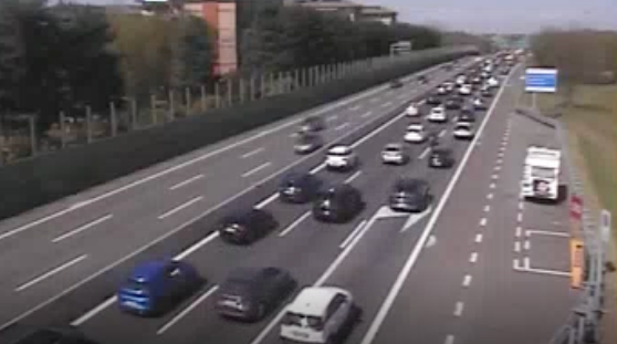 Le code nel tratto interessato dall'incidente (webcam Autostrade per l'Italia)