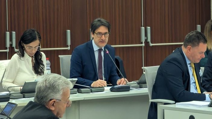 Il consigliere Licata (al centro) interviene durante la Sessione europea a Palazzo Pirelli Il consigliere Licata (al centro) interviene durante la Sessione europea a Palazzo Pirelli