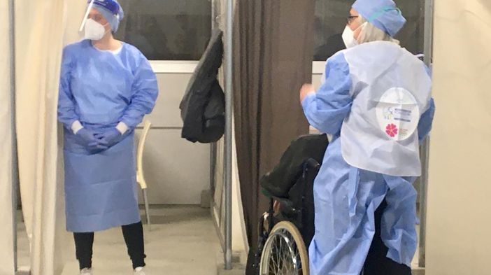 Le prime postazioni al via. Sotto l'inaugurazione e il dg dell'Asst Ovest Milanese Fulvio Odinolfi