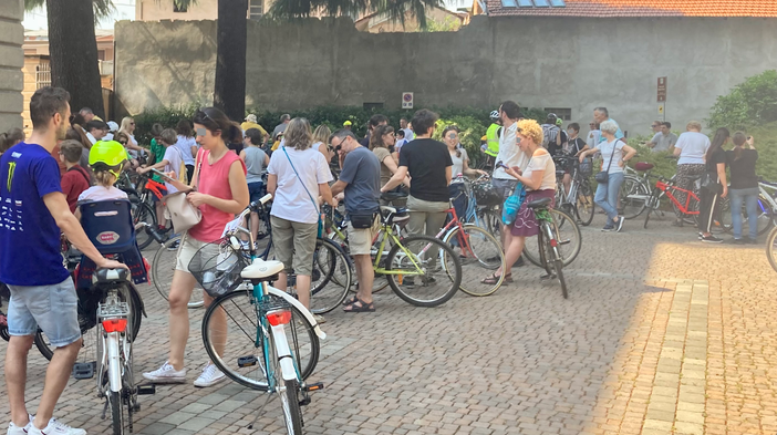 VIDEO E FOTO. La bici è una cosa seria. Anzi una festa