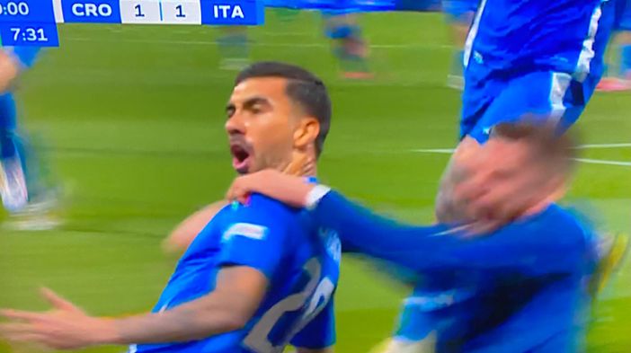 Dal "ridicolo" al "miracolo": l'Italia fa l'Italia al 98'. Calafiori cavalca, Zaccagni la mette: sabato gli ottavi con la Svizzera