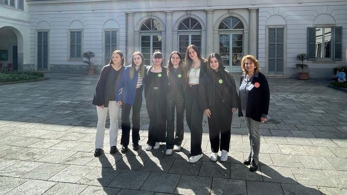 FOTO e VIDEO. Oltre cento giovani ciceroni guidano alla scoperta di villa Brambilla, l’ex cotonificio Cantoni ora sede Liuc e il mausoleo Cerini