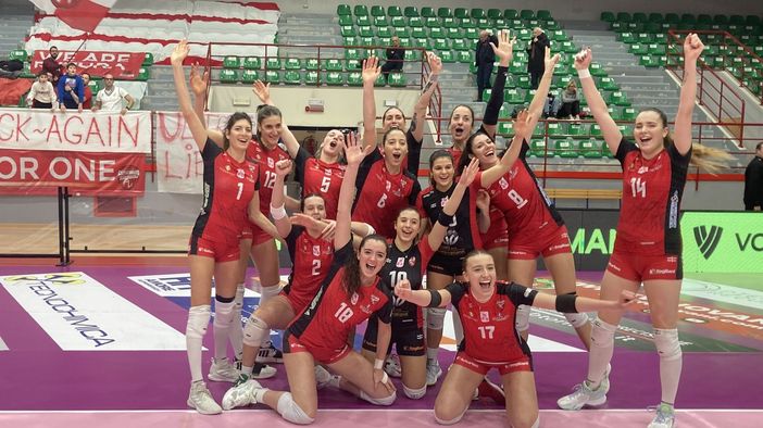 Futura-Cremona 3-0, la festa delle cocche. (In galleria foto Lega Volley Femminile)