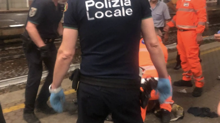 Saronno, esagitato sui binari blocca i treni. Risolutivo l’intervento della polizia locale e dei soccorsi