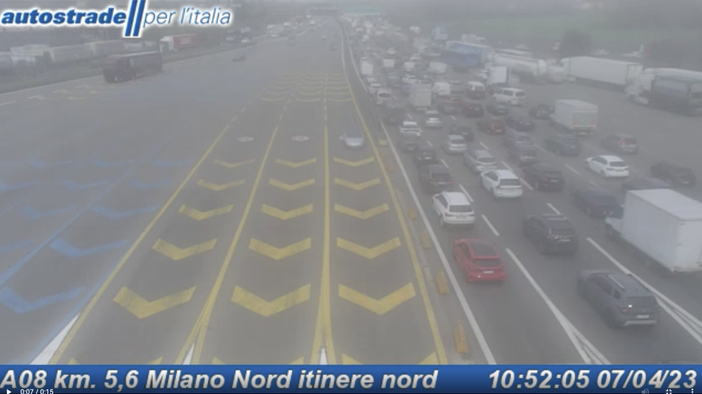 Ribaltamento in A8, traffico bloccato in direzione Varese