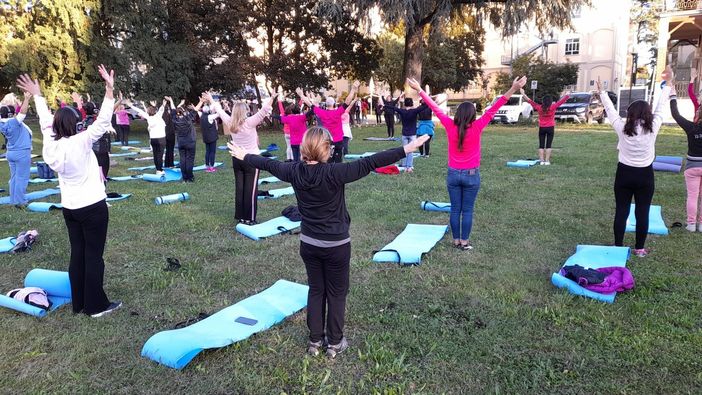 Palestra a cielo aperto all'ospedale di Busto per #ValleOlonaPinkWalk