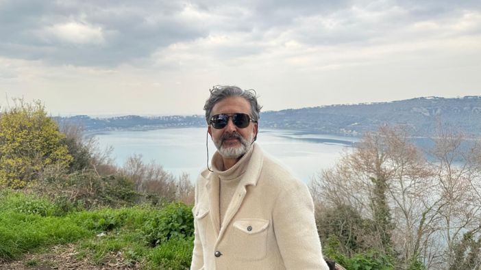 GIRO DEL MONDO IN TERRA BUSTOCCA E IN VALLE. Ibrahim Malla, fotografo internazionale che unisce Siria e Italia: «Grato a Silvia, senza di lei non sarei dove sono»