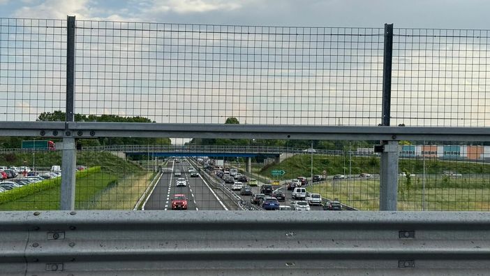 La lunga coda in autostrada tra Solbiate Arno Albizzate e Gallarate in direzione Milano
