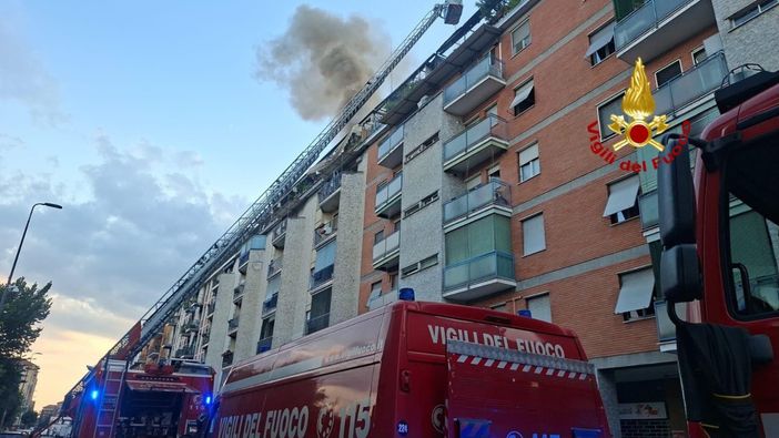 Incendio in un appartamento al sesto piano a Milano: morti un uomo e una donna Incendio in un appartamento al sesto piano a Milano: morti un uomo e una donna