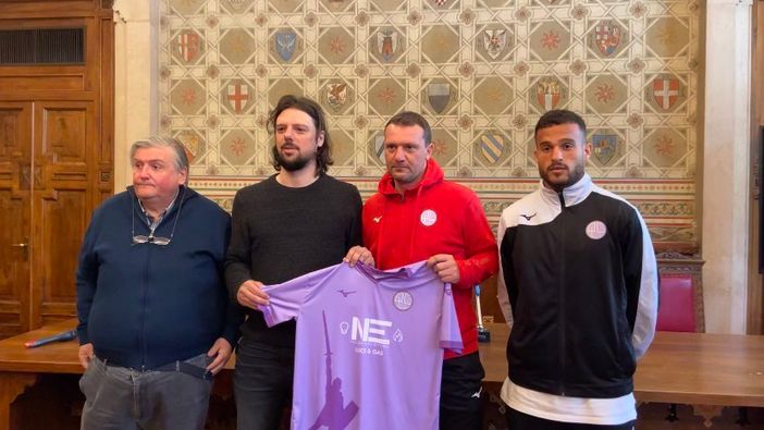 VIDEO. Il Legnano celebra 110 anni con vip come Fabio Capello. Il ds Pogliani: «Un privilegio fare parte di questa storica squadra»