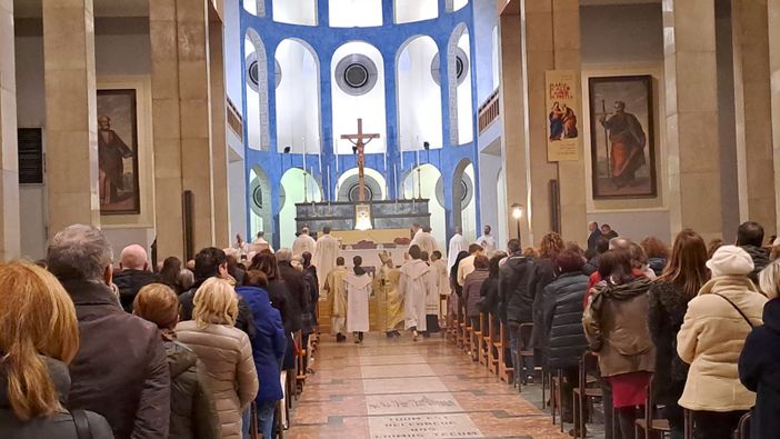 Delpini ai Santi Apostoli: «Questa chiesa costruita per avere un luogo in cui riconoscersi»