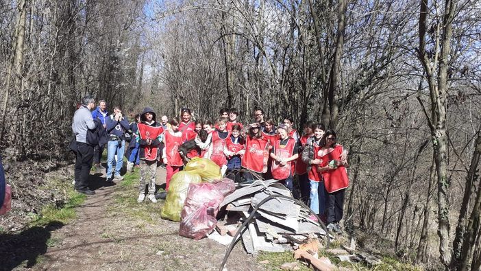 “Scuola in natura”: una mattina a pulire i boschi con la Lipu per gli studenti della scuola Makula