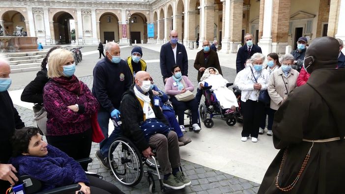 I pellegrinaggi al centro della trasmissione radiofonica