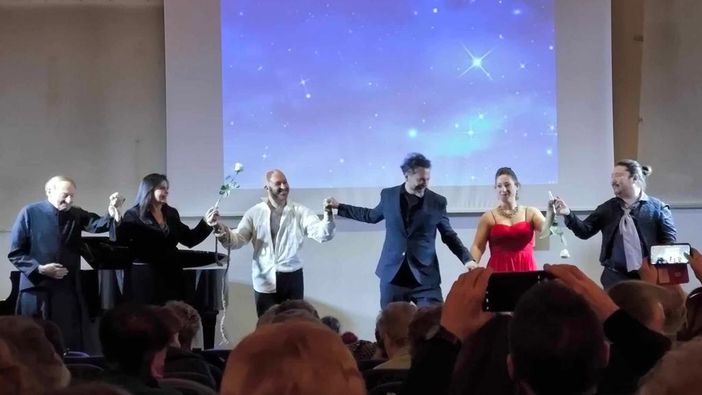 FOTO. La Compagnia Vittorio Tosto alla bacchetta di Mino Manni: un trionfo