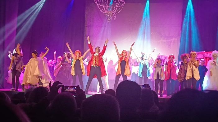 Una scena del musical "Questo sono io"