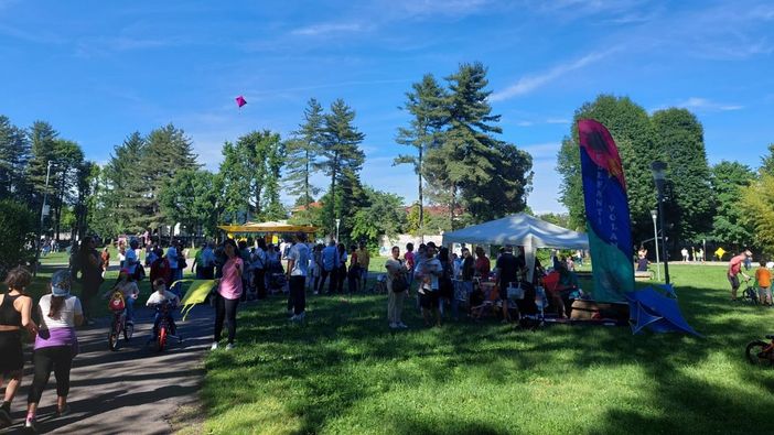 FOTO. Il cielo si &quot;colora&quot; di aquiloni a Olgiate. Tra tanta felicità e una lezione importante
