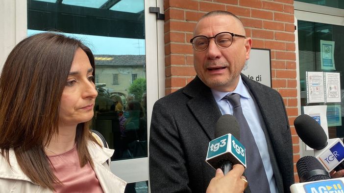 L'avvocato Enrico Milani, difensore di Maja con la collega Sabrina Lamera