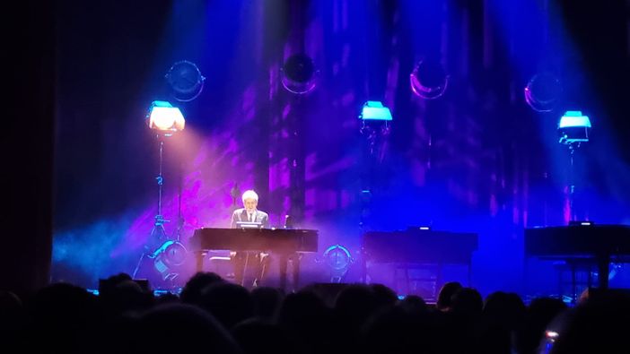 Attacco di gastrite: rinviato il concerto di Claudio Baglioni di questa sera a Varese