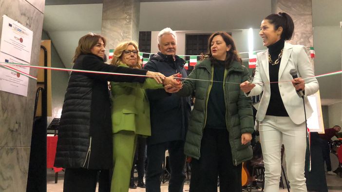 “Maestra, ritiro io la pagella perché il papà è partito per il fronte” “Maestra, ritiro io la pagella perché il papà è partito per il fronte”