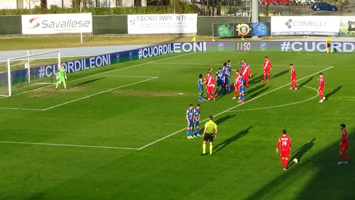 La FeralpiSalò mostra i muscoli, la Pro barcolla poi reagisce: 2-1. La salvezza matematica deve attendere