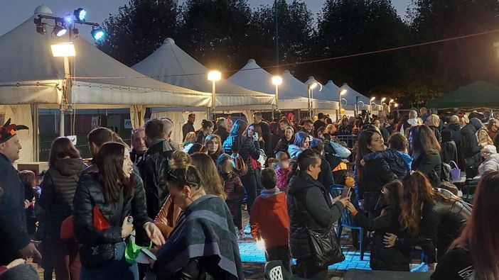 FOTO. Grande successo a Olgiate per la “caccia alle zucche” di Hallobeer FOTO. Grande successo a Olgiate per la “caccia alle zucche” di Hallobeer