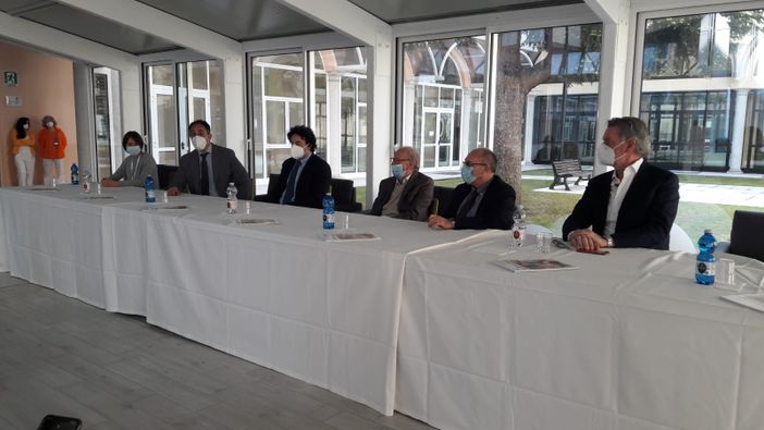 Conferenza stampa a &quot;La Provvidenza&quot;. Al centro, il presidente uscente, Ambrogio Gobbi