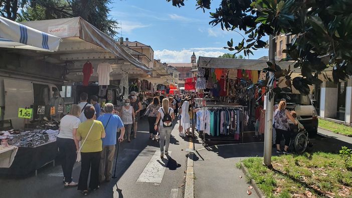 A Cerro Maggiore è in corso la Fiera di San Francesco A Cerro Maggiore è in corso la Fiera di San Francesco