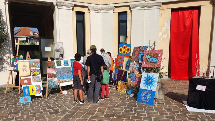 Busto, inaugurata “Intrecci d’arte”. Una mostra senza etichette all’insegna dell’inclusione