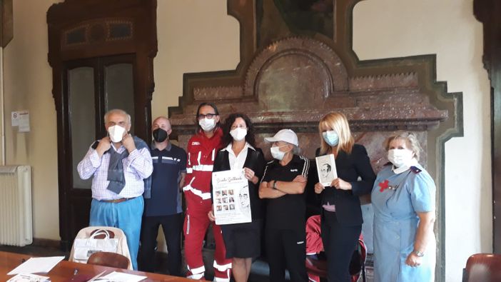 Al “Sociale” la presentazione del libro di Lucio Piccoli. Tra risate e solidarietà Al “Sociale” la presentazione del libro di Lucio Piccoli. Tra risate e solidarietà