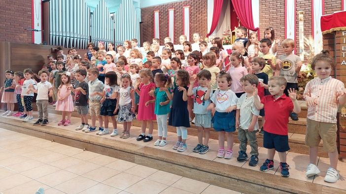 VIDEO. I piccoli del San Giovanni Bosco cantano per salutare l’anno scolastico VIDEO. I piccoli del San Giovanni Bosco cantano per salutare l’anno scolastico