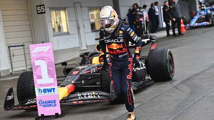 Verstappen “sprinta” in Giappone, il titolo è suo