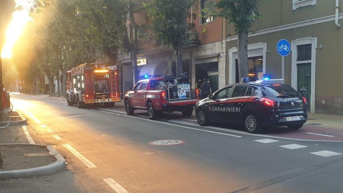 Saronno, fiamme in lavanderia: danni ai locali e fumo nel palazzo Saronno, fiamme in lavanderia: danni ai locali e fumo nel palazzo
